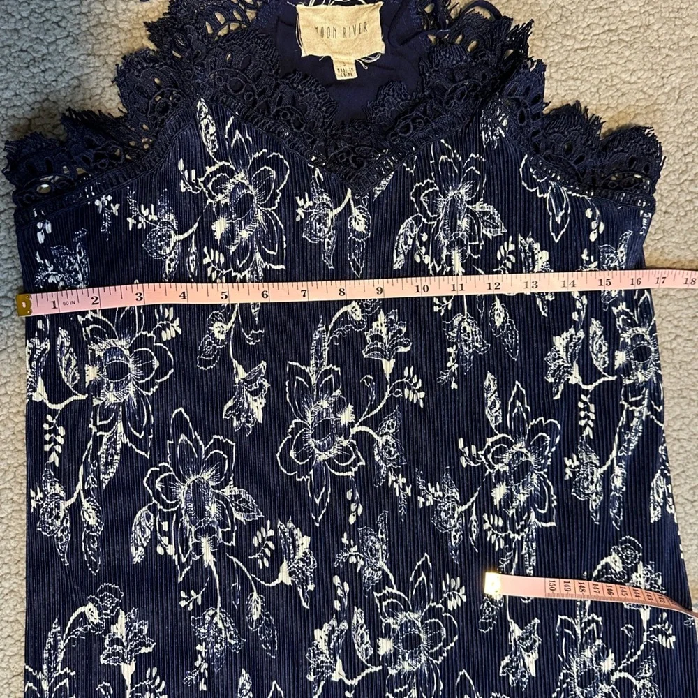 Moon River Navy Blue Floral Plisse Maxi Dress Lace Trim Adjustable Straps Small
